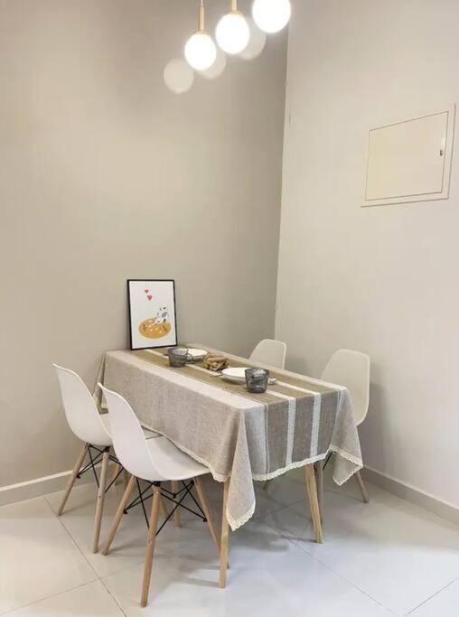 Pangsapuri Amberside8a.2room.4pax.wifi.pool Johor Bahru